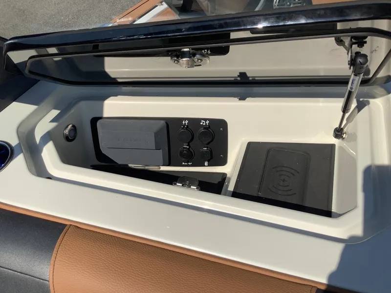 Slide: The Image of Nautique Super Air Nautique GS22 2024 - 18