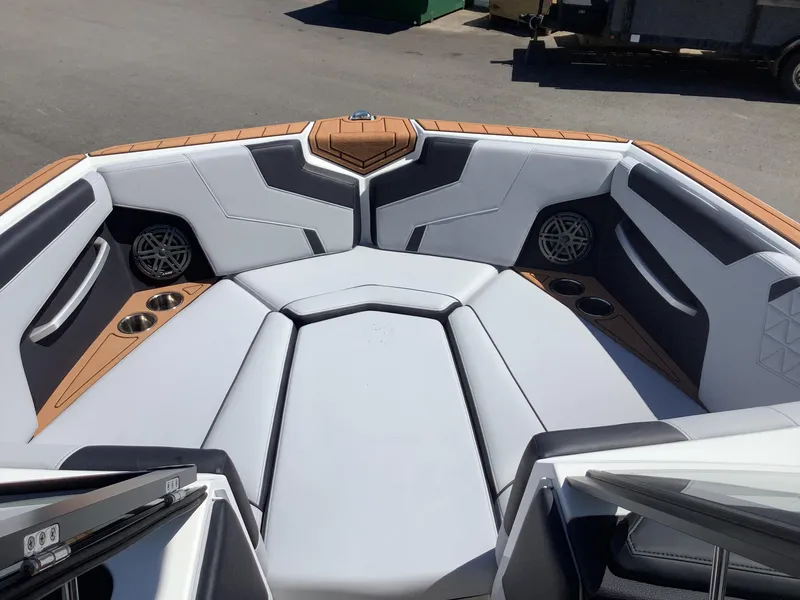 Slide: The Image of Nautique GS24 2024 - 10