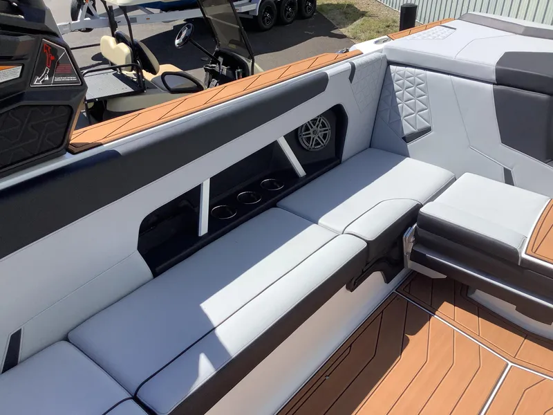 Slide: The Image of Nautique GS24 2024 - 12