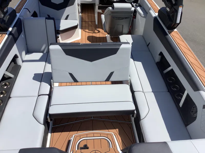 Slide: The Image of Nautique GS24 2024 - 13