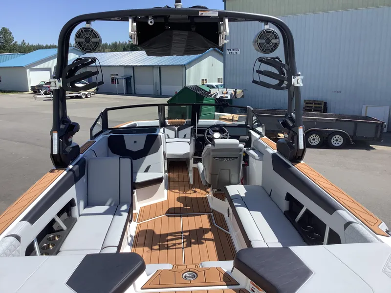 Slide: The Image of Nautique GS24 2024 - 8