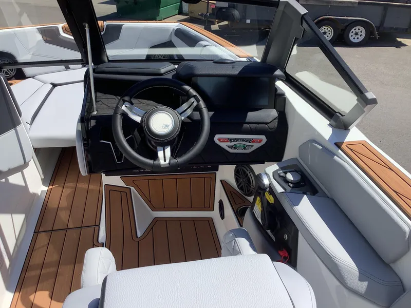 Slide: The Image of Nautique GS24 2024 - 9