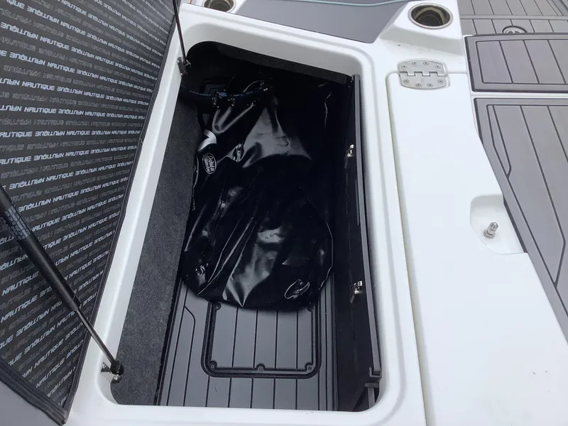 Slide: The Image of Nautique Super Air Nautique S25 2024 - 11