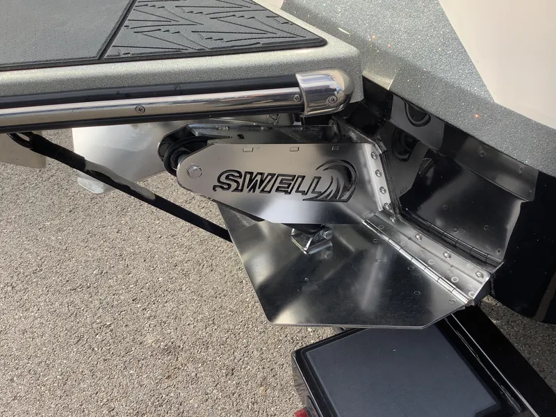 Slide: The Image of 2017 Supra SA 450 boat with Swell surf system detail. - 33