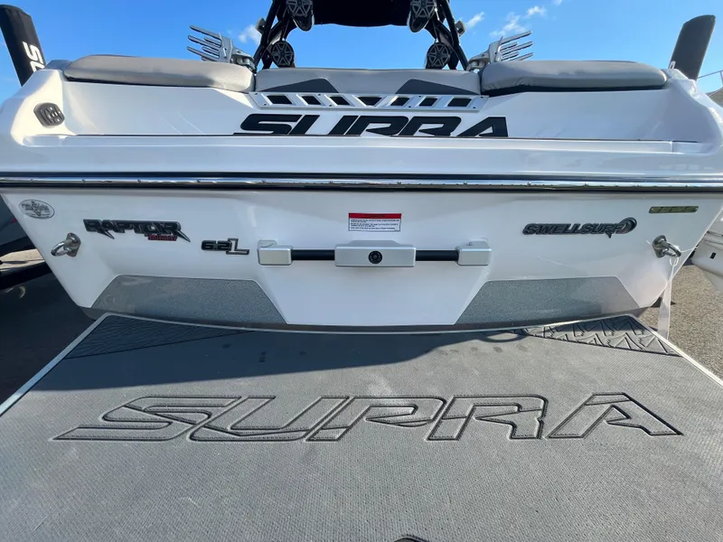 Slide: The Image of 2017 Supra SA 450 boat rear view with branding and logos. - 9