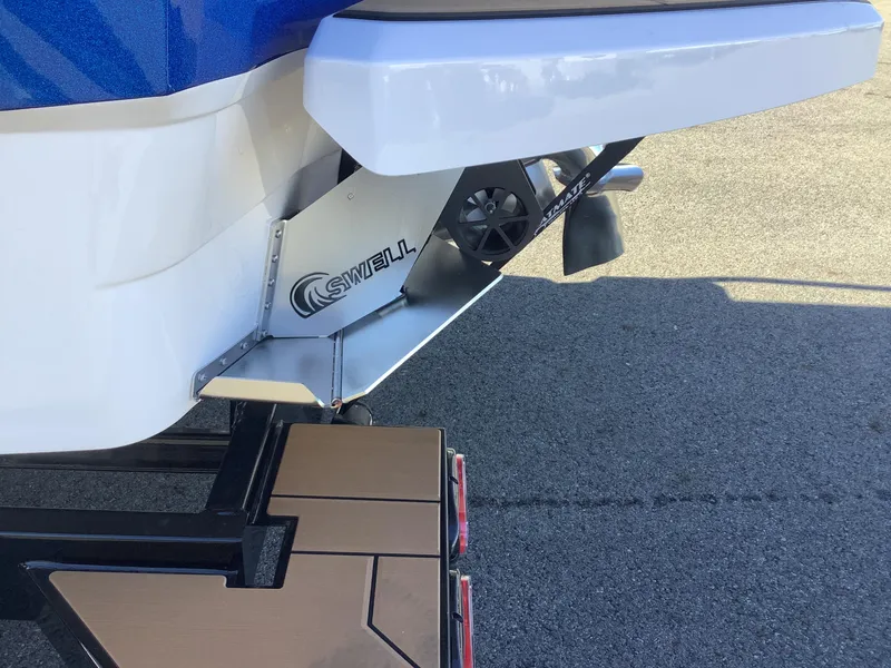 Slide: The Image of 2023 Supra SE 550 boat with Swell surf system detail. - 10