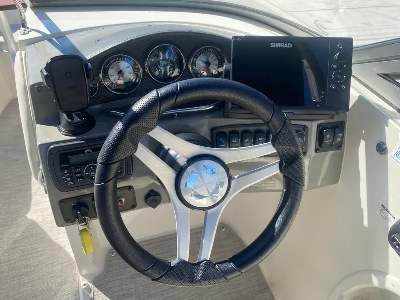 Slide: The Image of 2017 Stingray 215LR - 10