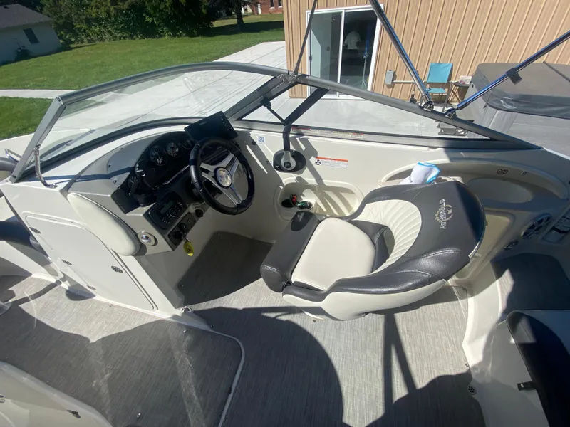 Slide: The Image of 2017 Stingray 215LR - 11