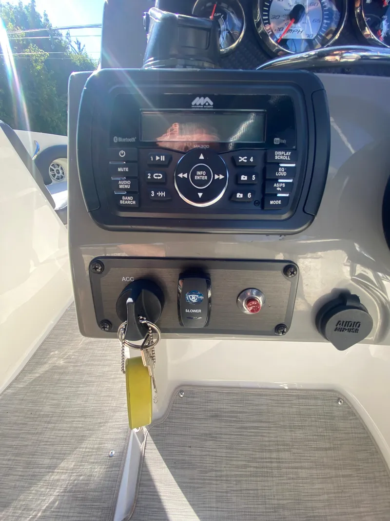 Slide: The Image of 2017 Stingray 215LR - 12