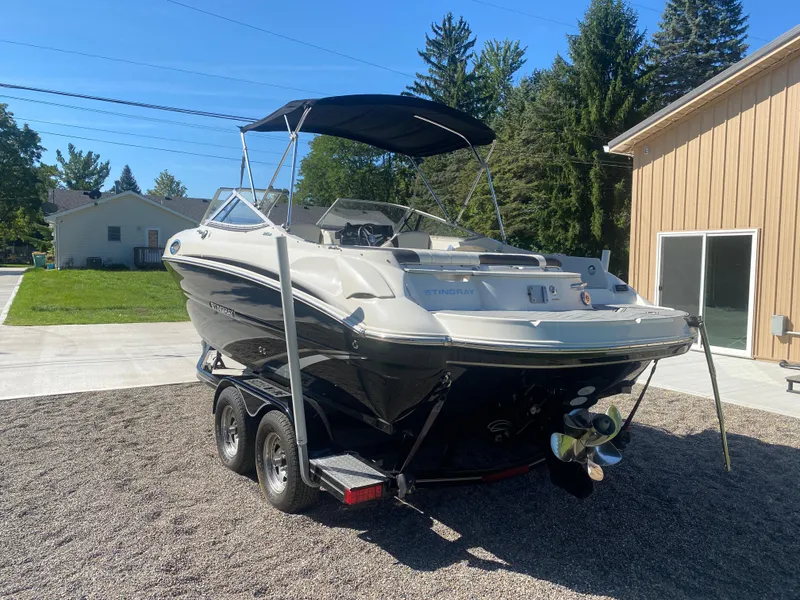 Slide: The Image of 2017 Stingray 215LR - 5