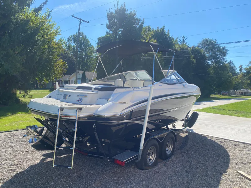 Slide: The Image of 2017 Stingray 215LR - 6