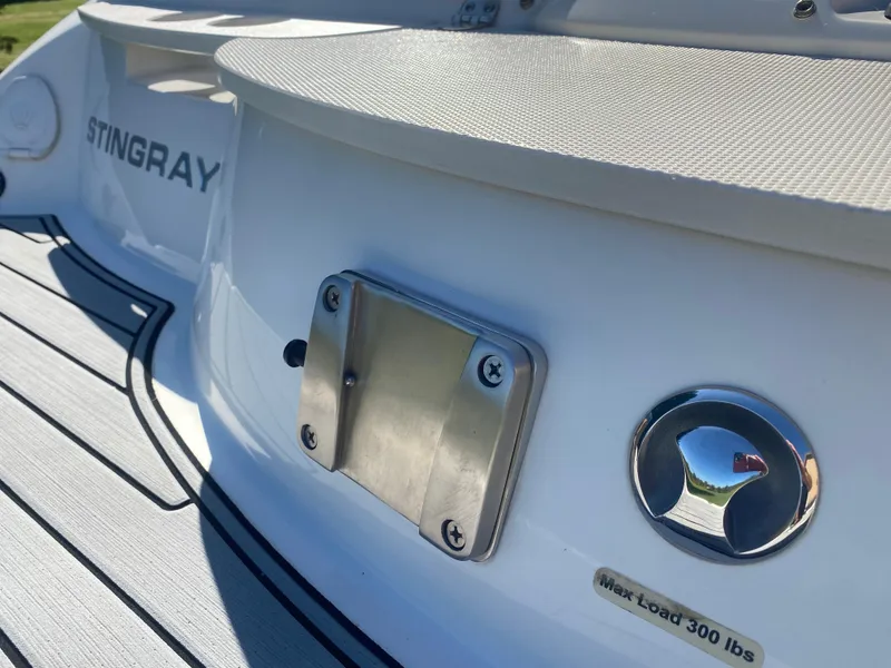 Slide: The Image of 2017 Stingray 215LR - 7