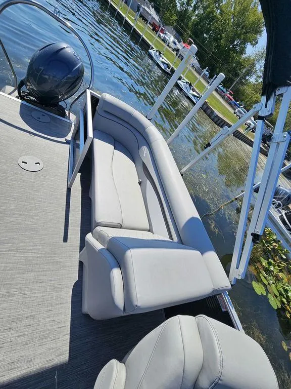 Slide: The Image of 2023 Bennington 24 SSR pontoon boat with sleek seating on a sunny lake. - 12