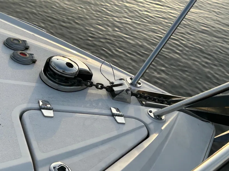 Slide: The Image of Bow of 2014 Four Winns Vista 275 with anchor chain and winch. - 24
