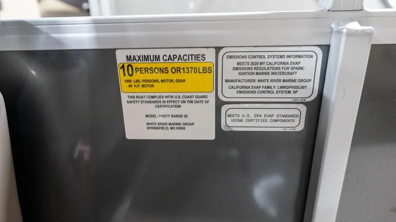 Slide: The Image of Capacity label on 2021 Sun Tracker Party Barge 20 DLX, max 10 persons or 1370 lbs. - 13