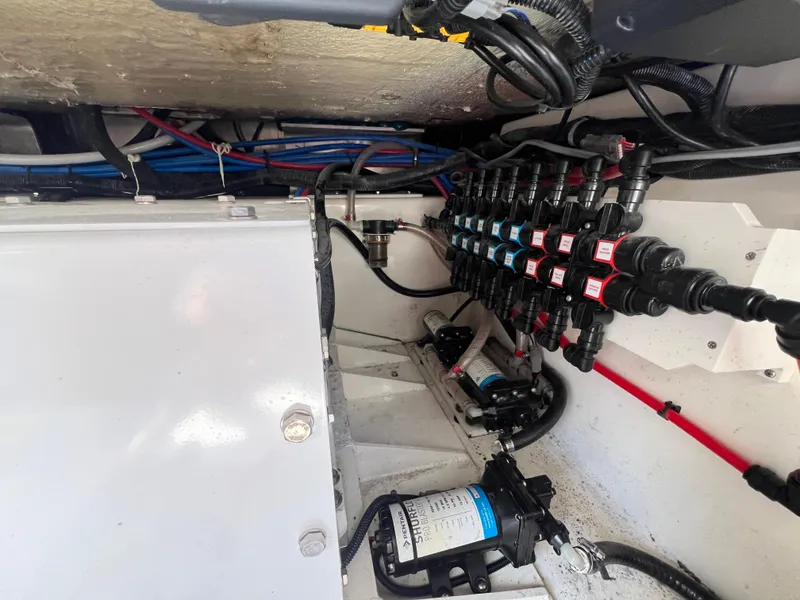 Slide: The Image of Boston Whaler 420 Outrage 2023 - 33