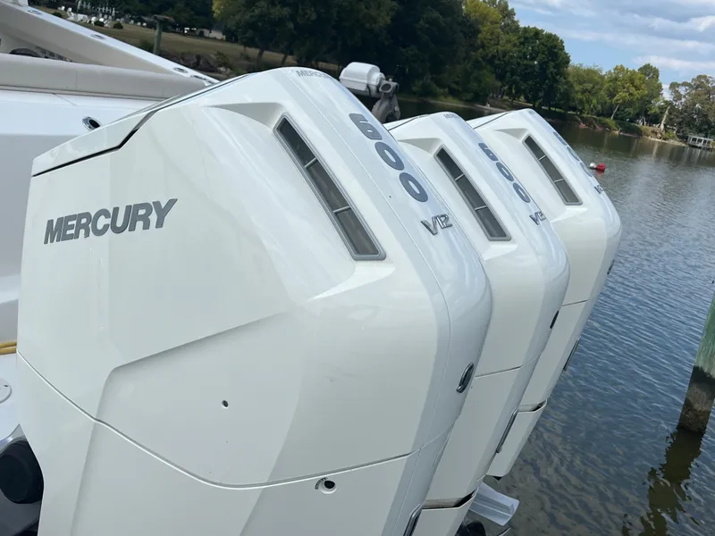 Slide: The Image of Boston Whaler 420 Outrage 2023 - 4