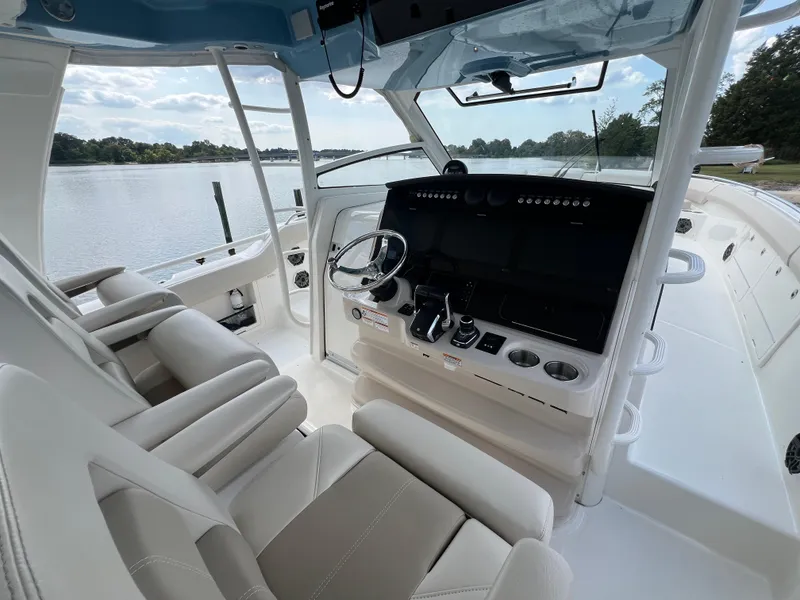 Slide: The Image of Boston Whaler 420 Outrage 2023 - 8