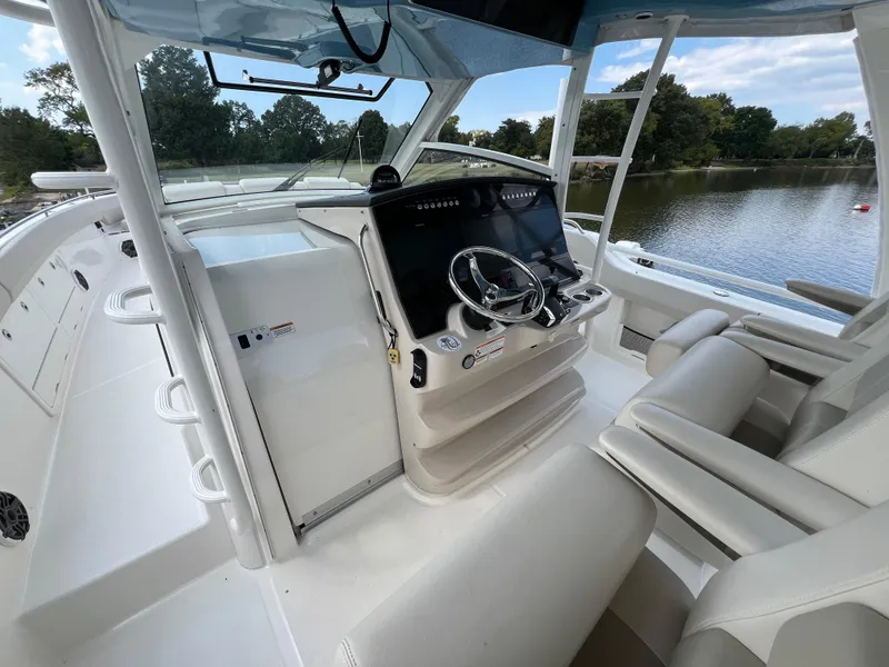 Slide: The Image of Boston Whaler 420 Outrage 2023 - 9