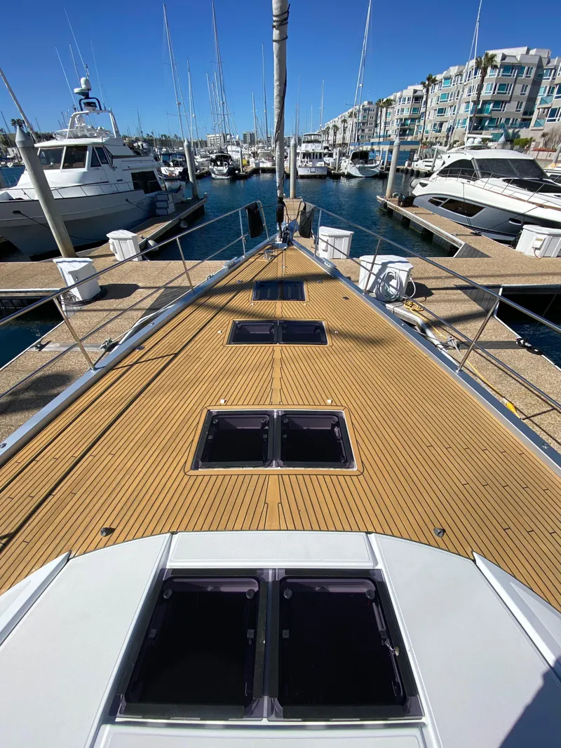 Slide: The Image of Jeanneau 64 2019 - 22