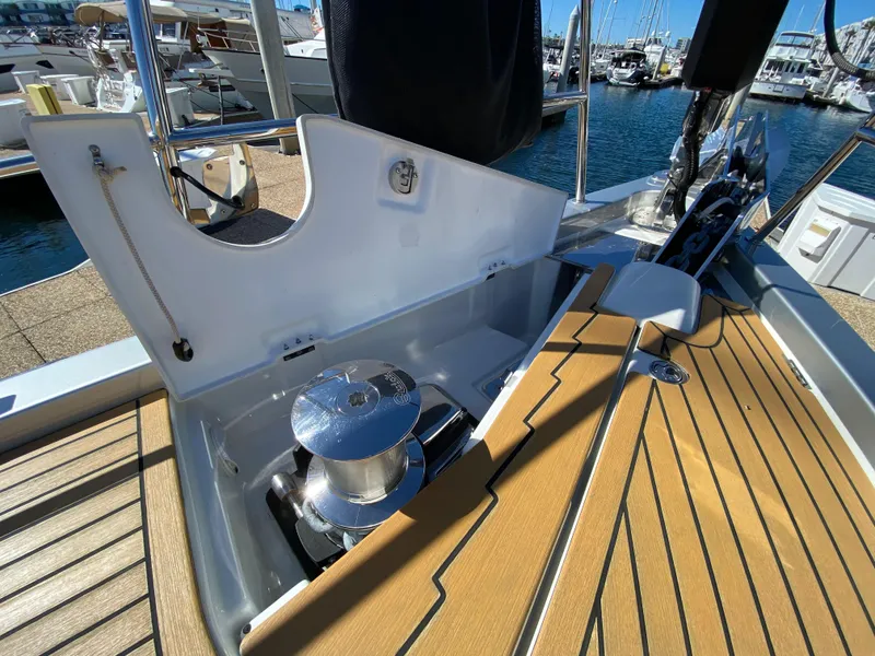 Slide: The Image of Jeanneau 64 2019 - 23
