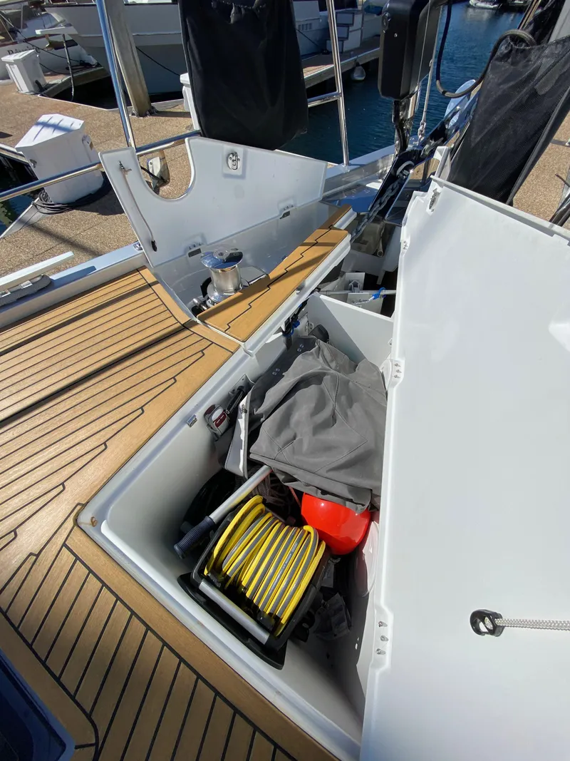 Slide: The Image of Jeanneau 64 2019 - 27