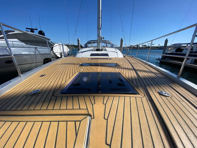 Slide: The Image of Jeanneau 64 2019 - 28