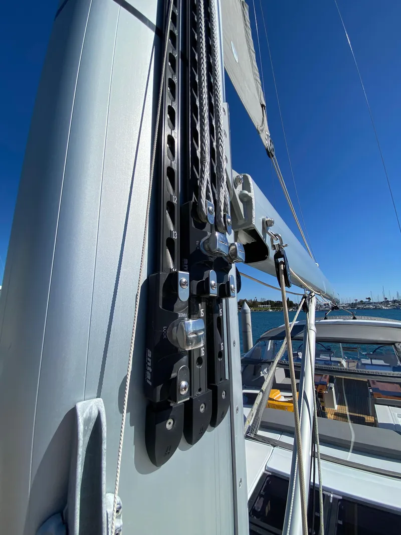 Slide: The Image of Jeanneau 64 2019 - 36