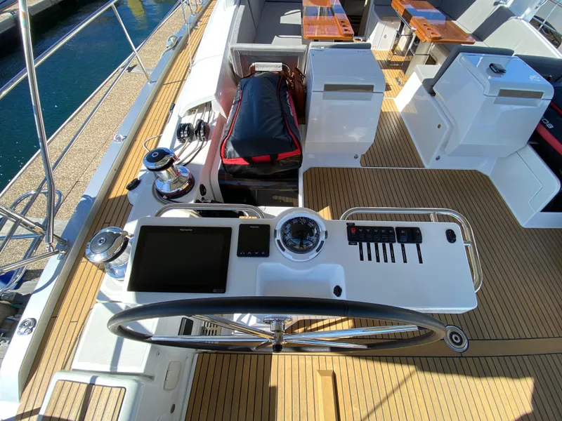 Slide: The Image of Jeanneau 64 2019 - 44