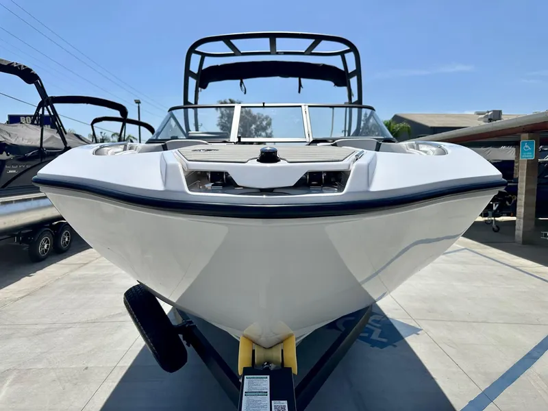 Slide: The Image of Yamaha AR250 w/ Twin 1.8L High output motors! 2025 - 7