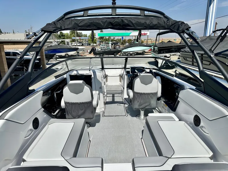 Slide: The Image of Yamaha AR250 w/ Twin 1.8L High output motors! 2025 - 9