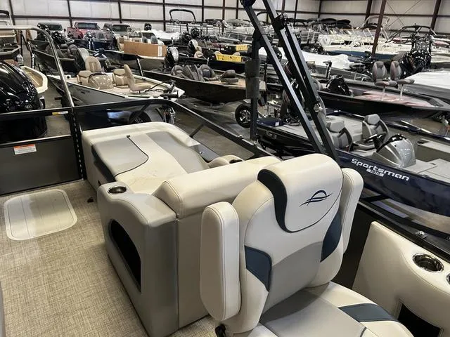 Slide: The Image of 2025 G3 Suncatcher Select 322SS boat interior with Yamaha 250HP engine, showroom display. - 16