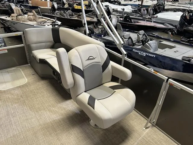 Slide: The Image of G3 Suncatcher Select 20RC W/Yamaha 70 2025 - 12