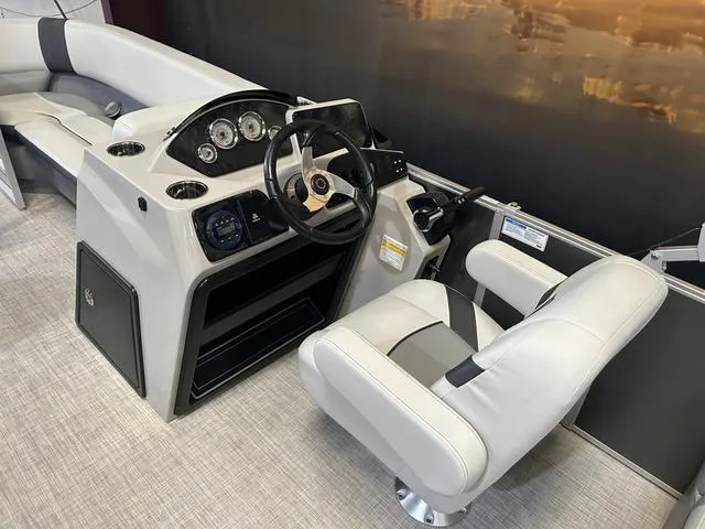 Slide: The Image of G3 Suncatcher Select 20RC W/Yamaha 70 2025 - 13