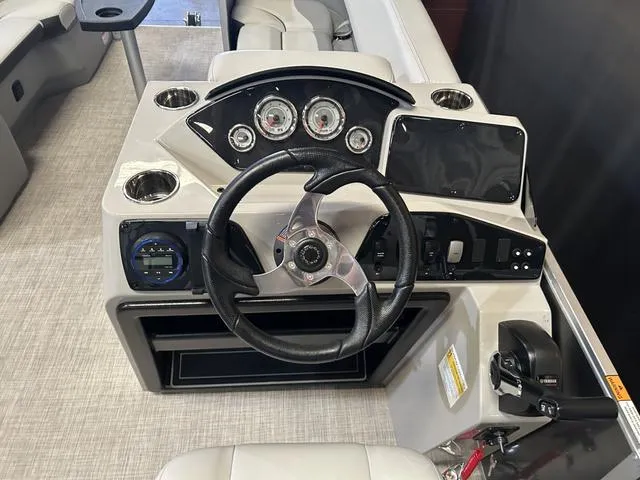 Slide: The Image of G3 Suncatcher Select 20RC W/Yamaha 70 2025 - 14