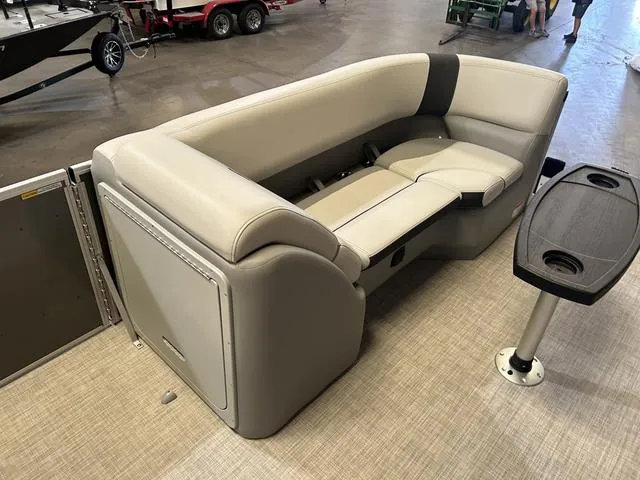 Slide: The Image of G3 Suncatcher Select 20RC W/Yamaha 70 2025 - 15