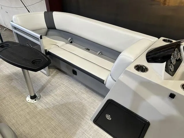 Slide: The Image of G3 Suncatcher Select 20RC W/Yamaha 70 2025 - 16