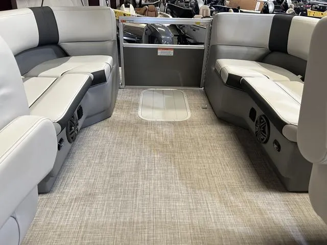 Slide: The Image of G3 Suncatcher Select 20RC W/Yamaha 70 2025 - 20