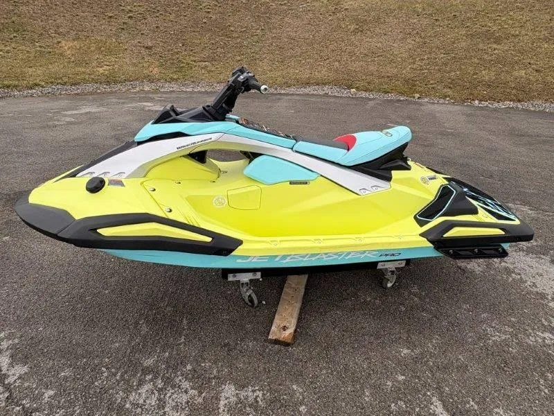 Slide: The Image of Yamaha Waverunner Jet Blaster PRO 2UP 2025 - 20