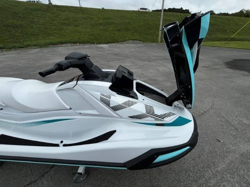 Slide: The Image of Yamaha Waverunner VX 2025 - 10
