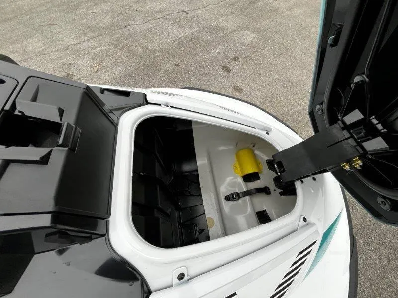 Slide: The Image of Yamaha Waverunner VX 2025 - 13