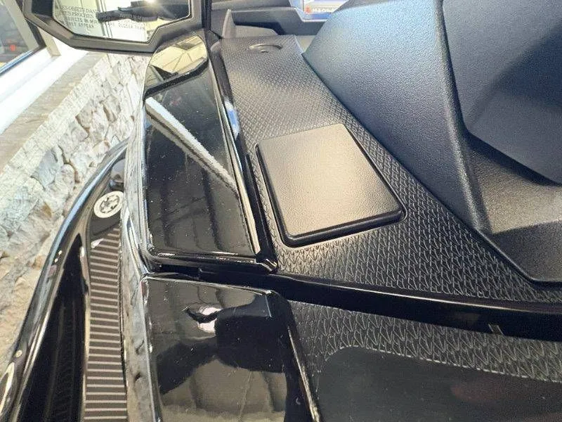 Slide: The Image of Yamaha Waverunner VX Cruiser 2025 - 26