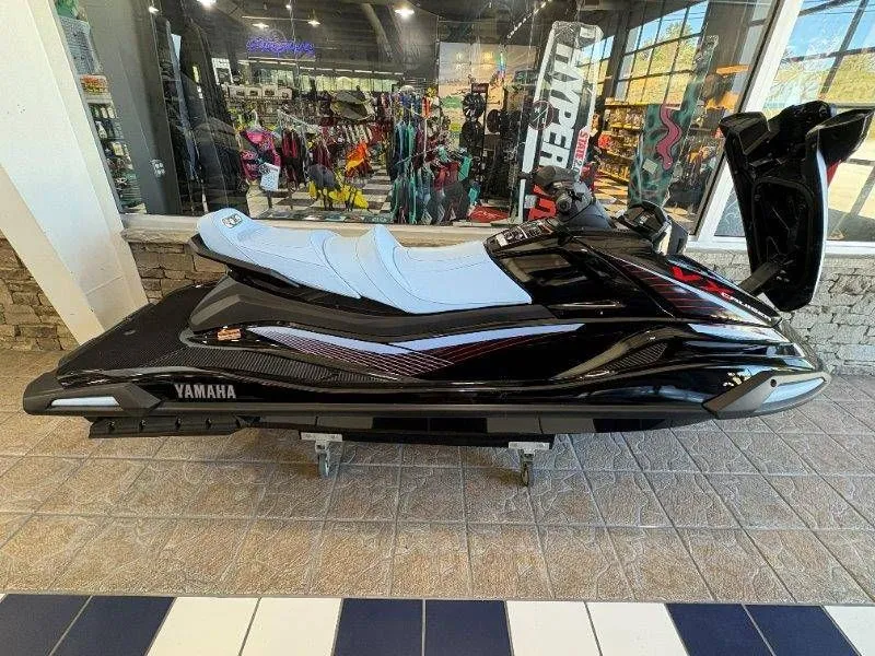 Slide: The Image of Yamaha Waverunner VX Cruiser 2025 - 33