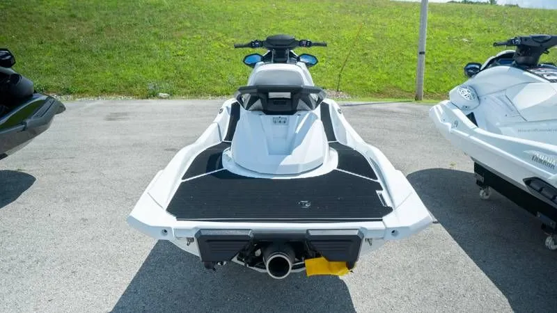 Slide: The Image of Yamaha Waverunner VX Cruiser 2025 - 17
