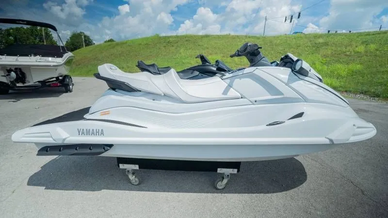 Slide: The Image of Yamaha Waverunner VX Cruiser 2025 - 2