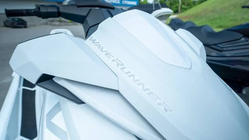 Slide: The Image of Yamaha Waverunner VX Cruiser 2025 - 8