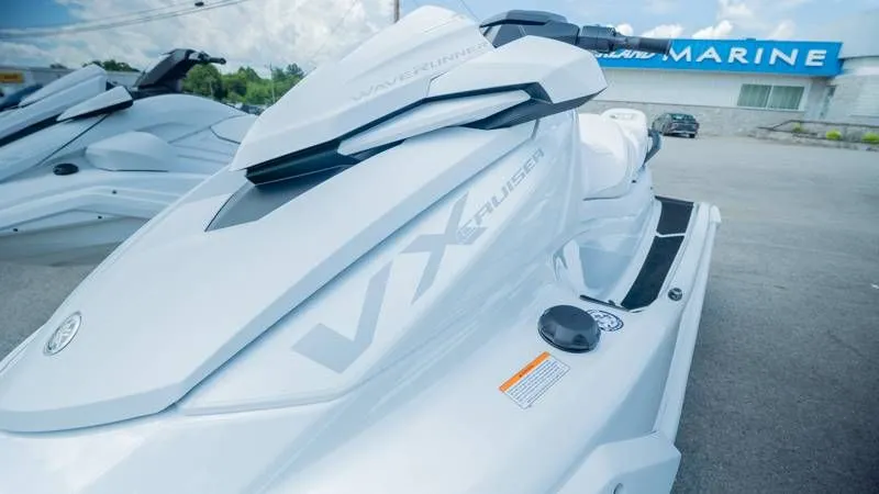Slide: The Image of Yamaha Waverunner VX Cruiser 2025 - 9