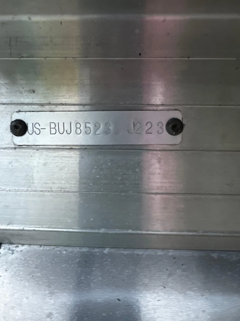 Slide: The Image of Sun Tracker Party Barge 22 DLX 2023 - 69