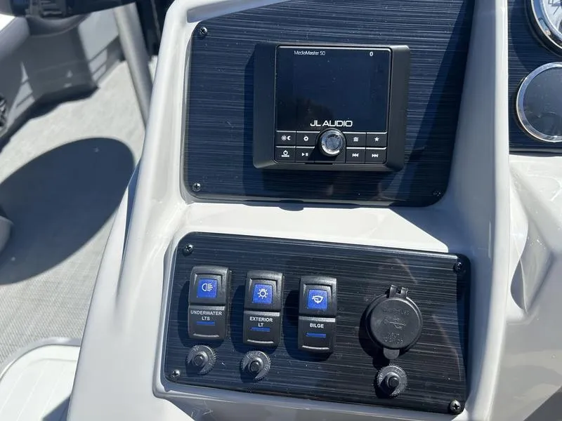 Slide: The Image of Sylvan Mirage X1 CLZ D 2024 - 15