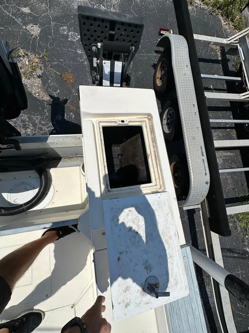 Slide: The Image of 1987 Mako 228 boat interior with open hatch and trailer. - 20